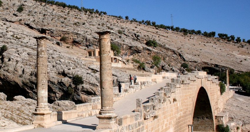 İstanbul Çıkışlı Uçaklı Fırat'tan Nemrut'a Gaziantep Şanlıurfa Adıyaman Kültür ve Gastronomi Turu