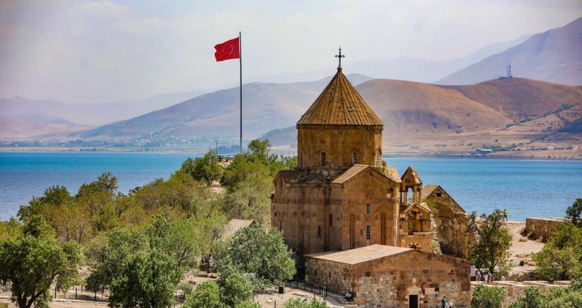 İstanbul Çıkışlı Uçaklı Van Doğubayazıt Bitlis Hizan Bahçesaray Turu