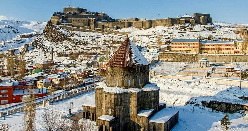 İstanbul Çıkışlı Turistik Doğu Ekspresi ile Van Doğubayazıt Kars Turu (Uçak gidiş - Tren Dönüş)