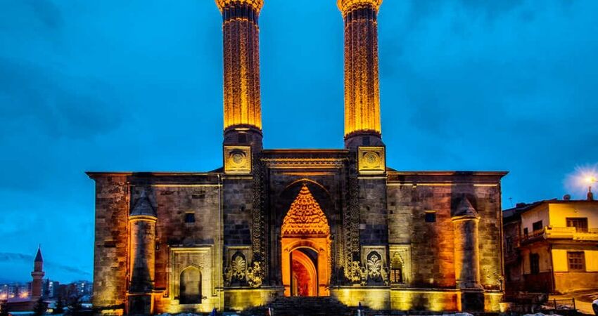Ankara Çıkışlı Uçaklı Turistik Doğu Ekspresi ile Kars Turu (Kars-Erzurum Tren Yolculuğu)