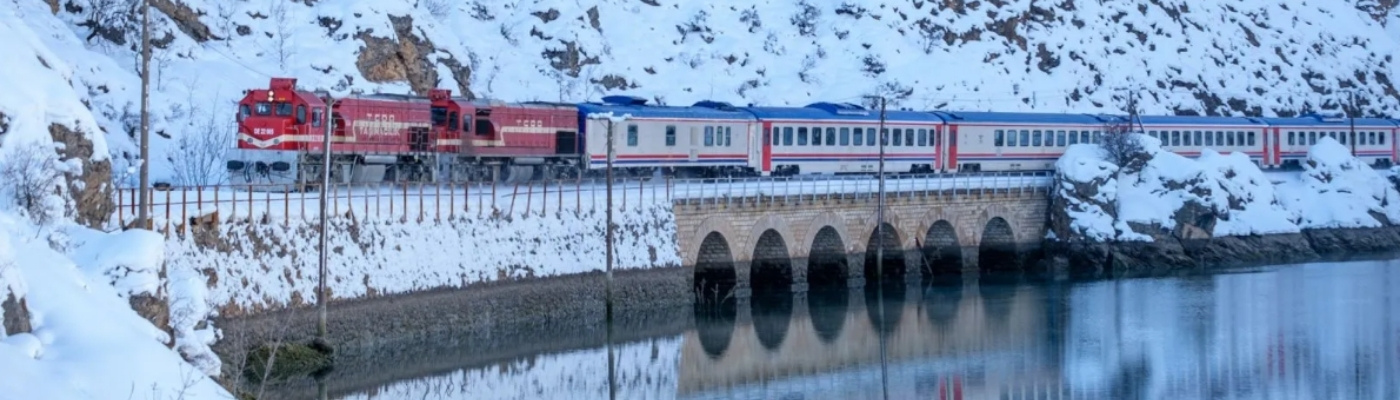 Turistik Doğu Ekspresi ile Van Doğubayazıt Kars Turu (Uçak gidiş - Tren Dönüş)