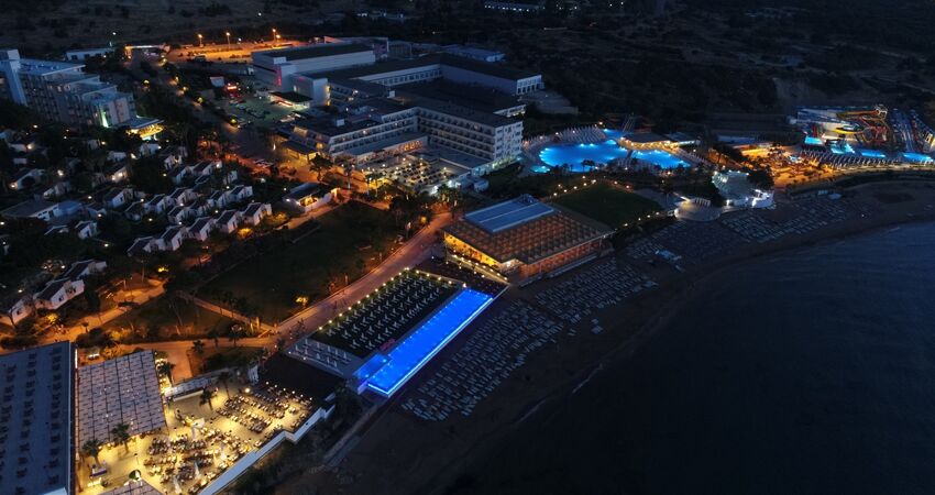 Kıbrıs Tatili - 5* Acapulco Resort Convention Spa