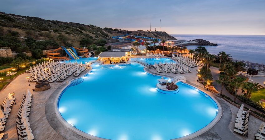 Kıbrıs Tatili - 5* Acapulco Resort Convention Spa