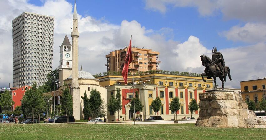 İstanbul Çıkışlı Air Albania HY ile Büyük Balkan Turu 6 Ülke Vizesiz - Öğlen Uçuş