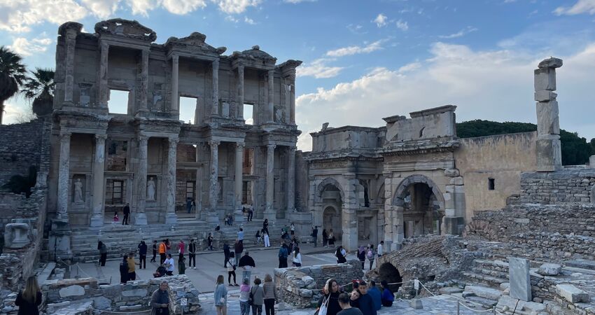 Ankara Çıkışlı Efes'de Bir Gece Urla'da Bağ Bozumu Turu