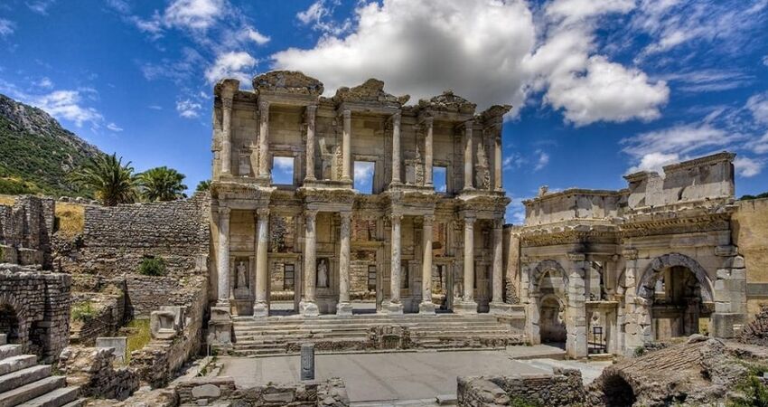 İstanbul Çıkışlı Efes`de Bir Gece Urla`da Bağ Bozumu Turu