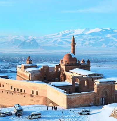 İstanbul Çıkışlı Uçaklı Van Kars Erzurum Turu (Turistik Kars Erzurum Ekspresi ile Tren Yolculuğu)